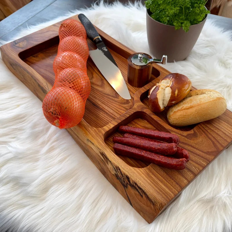 Rustikales Holzbrett mit Live Edge für Snacks und Tapas, Snackboard aus Ulmenholz kaufen